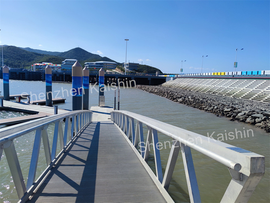 Ramp Gangway Aluminium Karat Korosi Tinggi Untuk Pantai Laut Dock Terapung Pontoon
